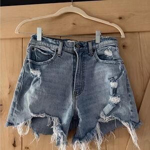 Abercrombie & Fitch The 4” Mom Denim Short High Rise - size 26/2